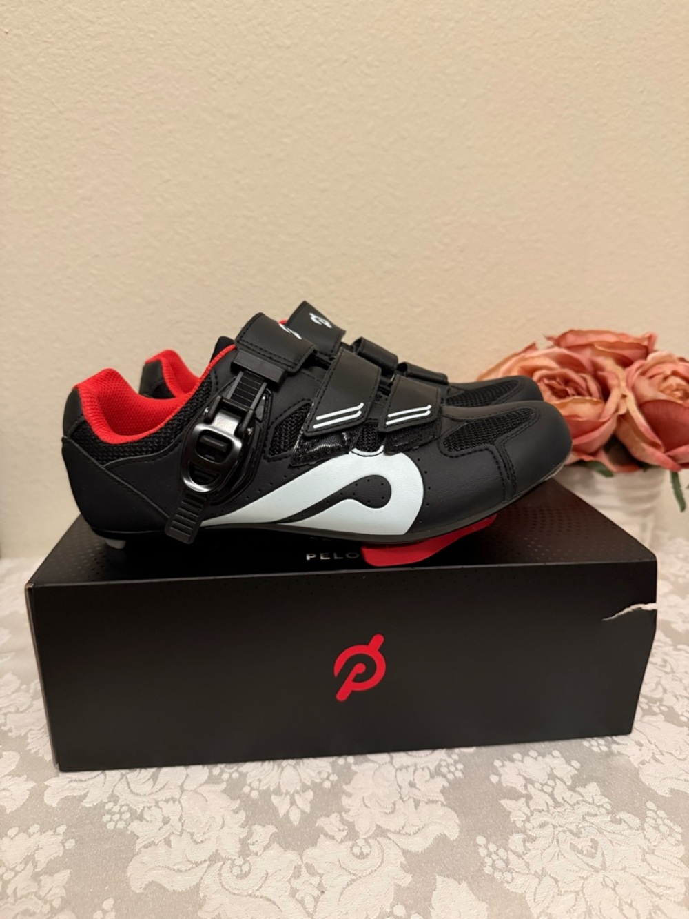 Peloton Women’s Cycling Sneaker size 39 or 8. Almost new with box